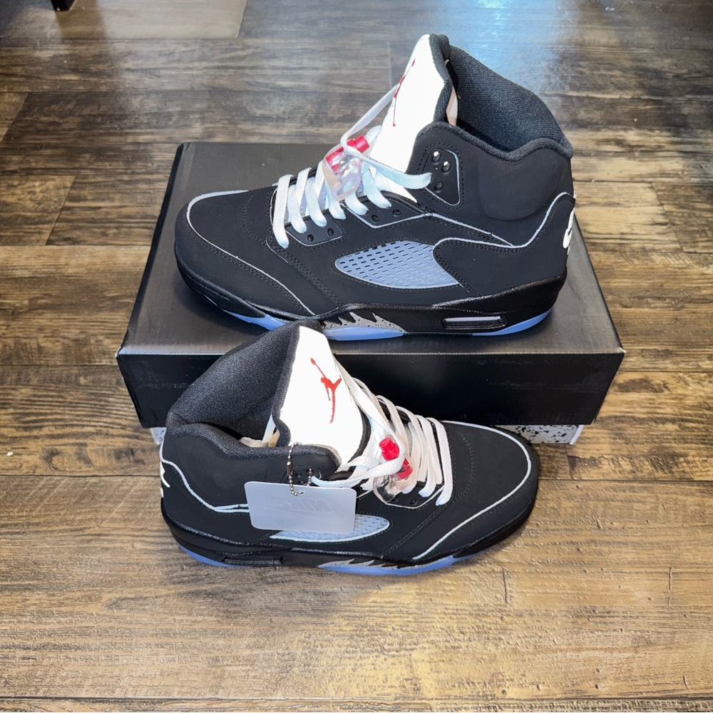 Size 8.5 - Air Jordan 5 Retro OG Black Metallic
Reimagined